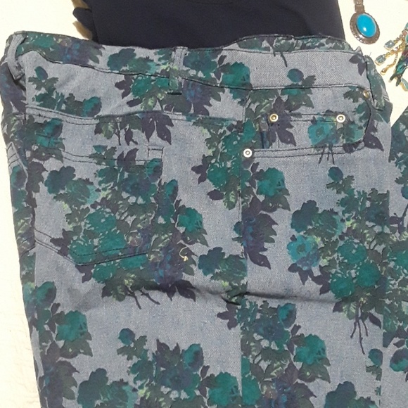 D G BY DIANE GILMAN SZ. 10 woman's clothing - Picture 3 of 7